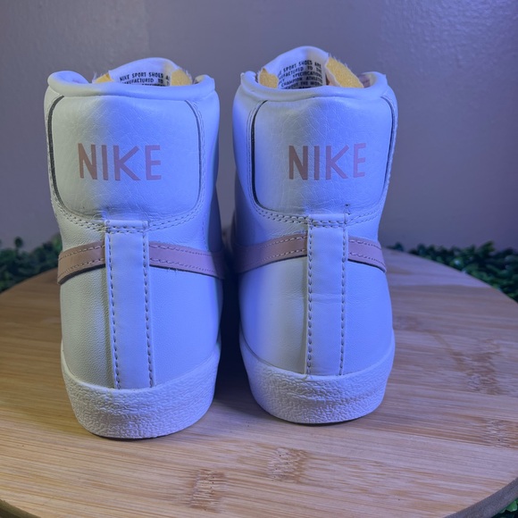 🔥 NIKE BLAZER MID ‘77 VINTAGE WHITE PINK WONENS SHOES SIZE 8.5 CZ1055-100 - Picture 5 of 10